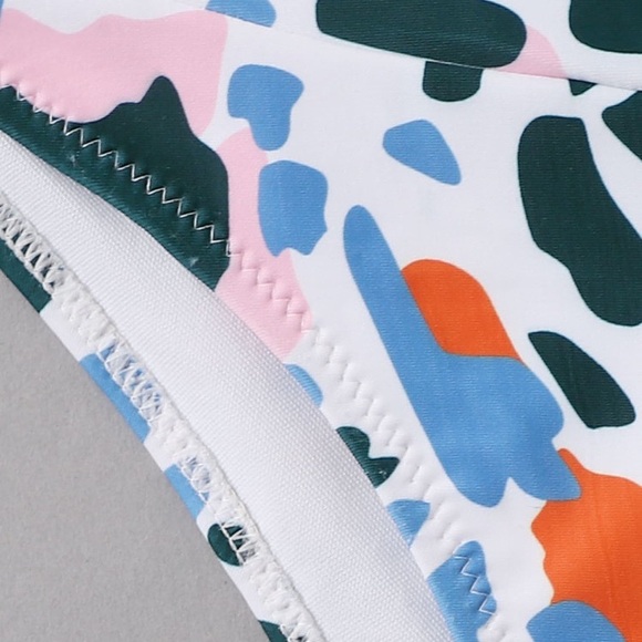 NWOT vibrant print underwire bikini top + high waisted cheeky bottoms set - Picture 4 of 13